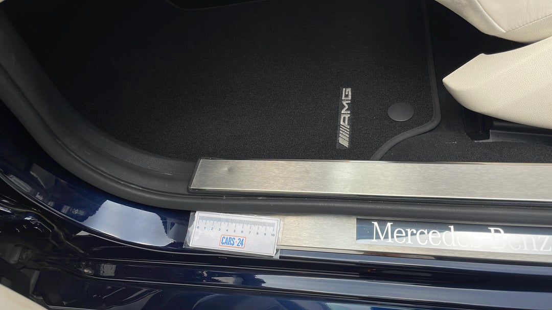 Door Sills Front LHS Dent