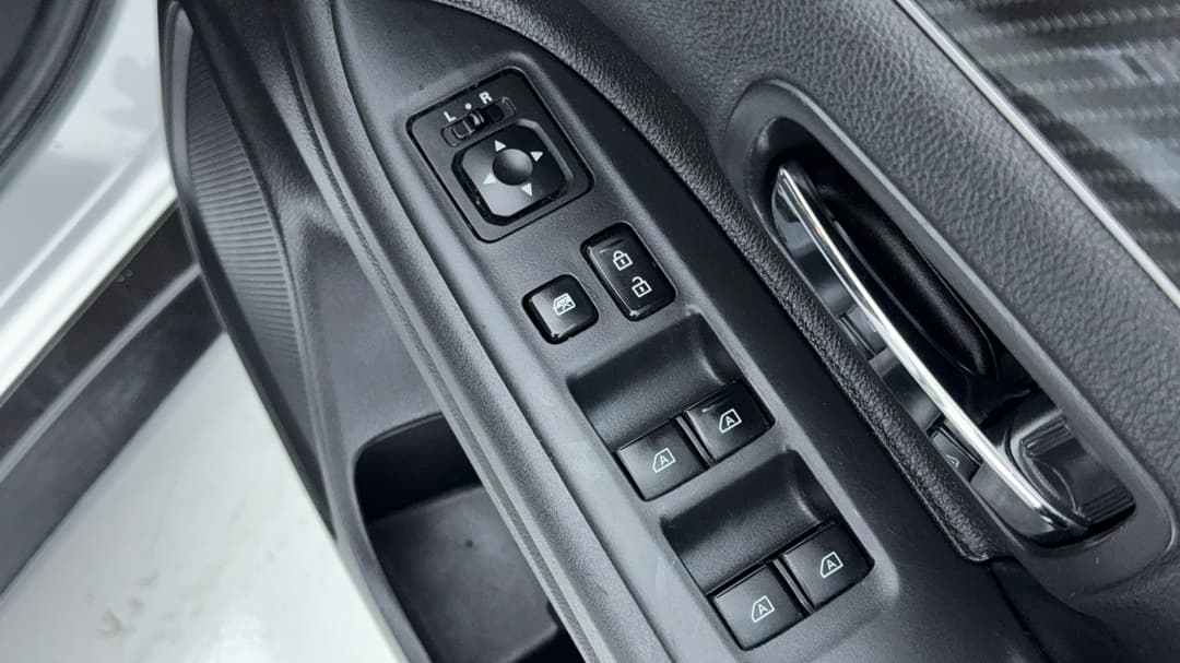 2021 Mitsubishi Outlander Black Edition 7 Seat (2WD), Automatic, 108113 km, Drivers Side Door Panel Controls