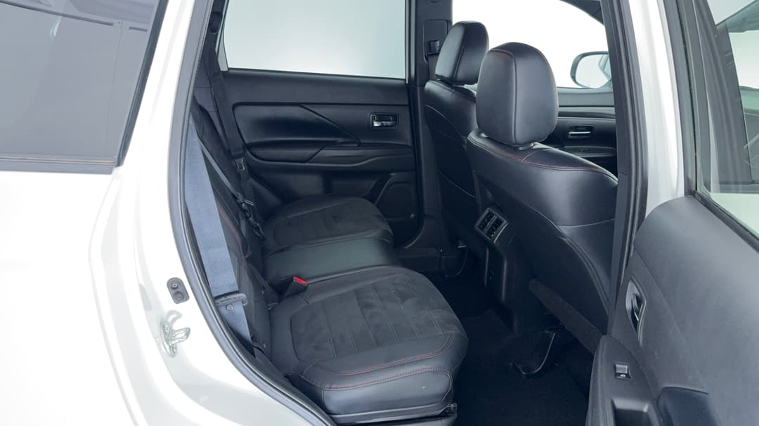 2021 Mitsubishi Outlander Black Edition 7 Seat (2WD), Automatic, 108113 km, Right Side Rear Door Cabin View