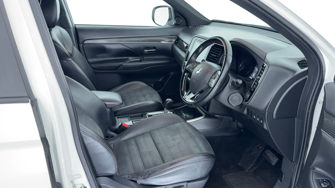 2021 Mitsubishi Outlander Black Edition 7 Seat (2WD), Automatic, 108113 km, Right Side Front Door Cabin View