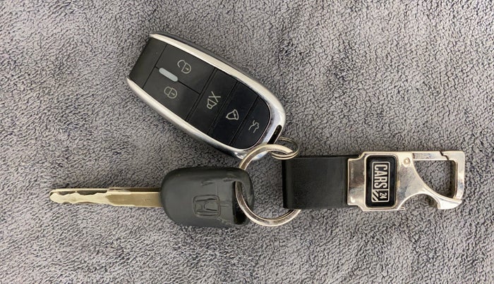2012 Honda Brio E MT, Petrol, Manual, 83,637 km, Lock system - Dork lock functional only from remote key