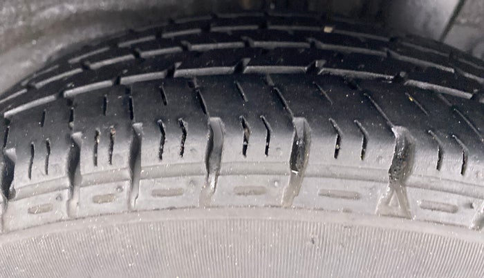 2017 Hyundai Xcent E PLUS, Petrol, Manual, 39,496 km, Left Rear Tyre Tread