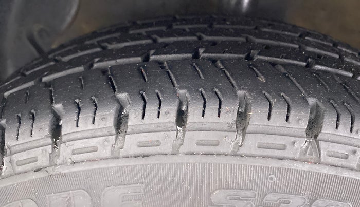 2017 Hyundai Xcent E PLUS, Petrol, Manual, 39,496 km, Left Front Tyre Tread