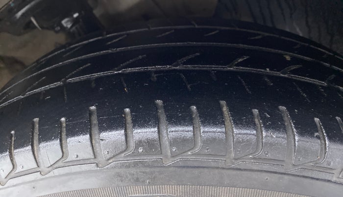 2019 Hyundai Elite i20 1.2 MAGNA PLUS VTVT, Petrol, Manual, 97,453 km, Right Front Tyre Tread