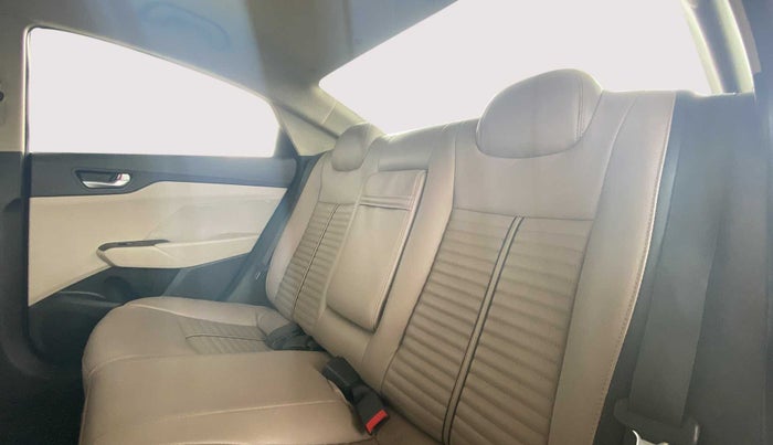 2018 Hyundai Verna 1.6 SX VTVT, Petrol, Manual, 47,565 km, Right Side Rear Door Cabin