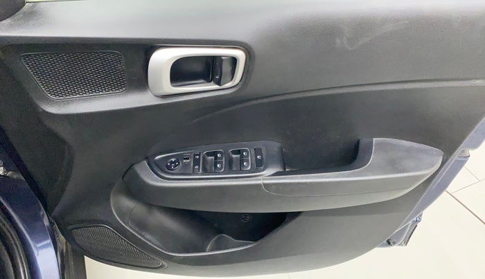 2020 Hyundai VENUE S 1.2, Petrol, Manual, 42,533 km, Driver Side Door Panels Control