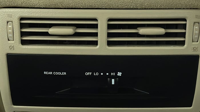 TOYOTA LAND CRUISER-Rear AC Temperature Control