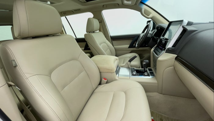TOYOTA LAND CRUISER-Right Side Front Door Cabin View