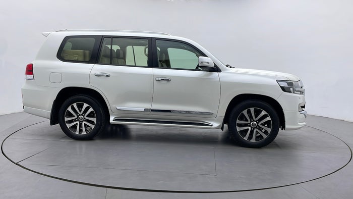 TOYOTA LAND CRUISER-Right Side View