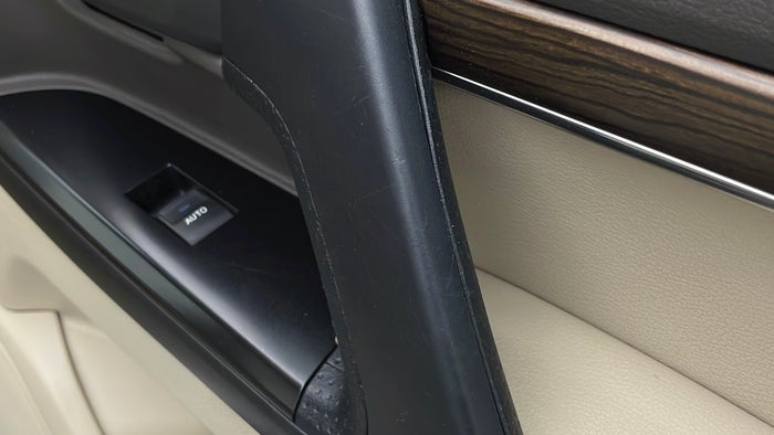 TOYOTA LAND CRUISER-Door Interior RHS front Scratch