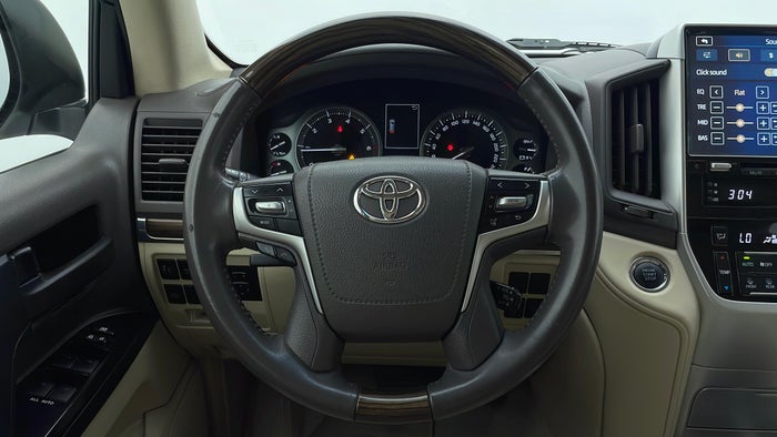 TOYOTA LAND CRUISER-Steering Wheel Close-up