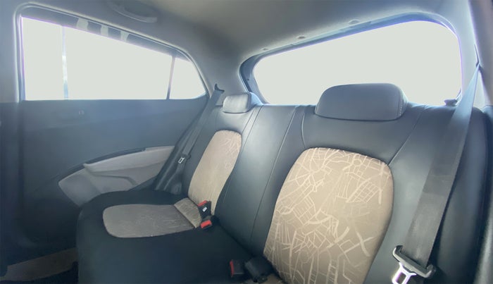 2017 Hyundai Grand i10 MAGNA 1.2 KAPPA VTVT, Petrol, Manual, 41,560 km, Right Side Rear Door Cabin