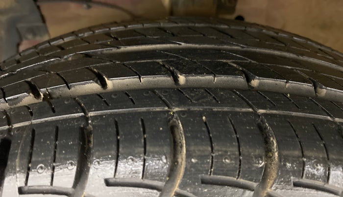 2016 Maruti Ciaz ZXI, Petrol, Manual, 27,972 km, Left Front Tyre Tread
