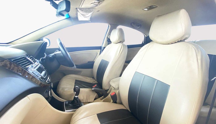 2015 Hyundai Verna FLUIDIC 1.6 VTVT S (O)  MT, Petrol, Manual, 46,152 km, Right Side Front Door Cabin