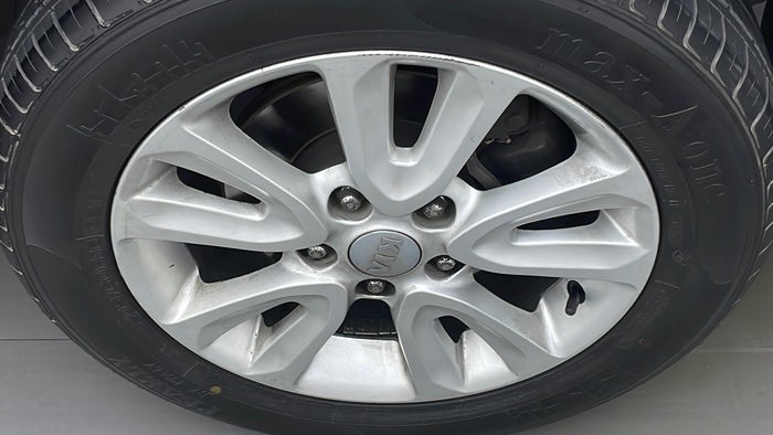 KIA SOUL-Alloy Wheel RHS Front Scratch