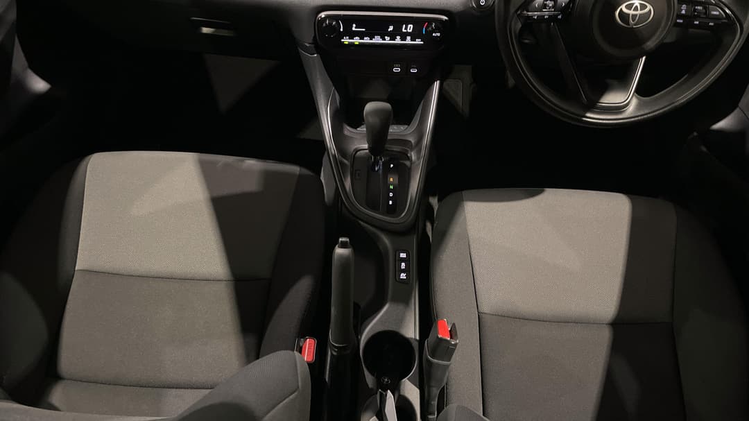 2024 Toyota Yaris Ascent Sport Hybrid, Automatic, 28050 km, Center Console