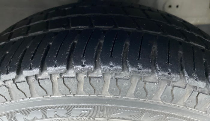 2018 Hyundai Eon ERA PLUS, Petrol, Manual, 61,720 km, Right Front Tyre Tread