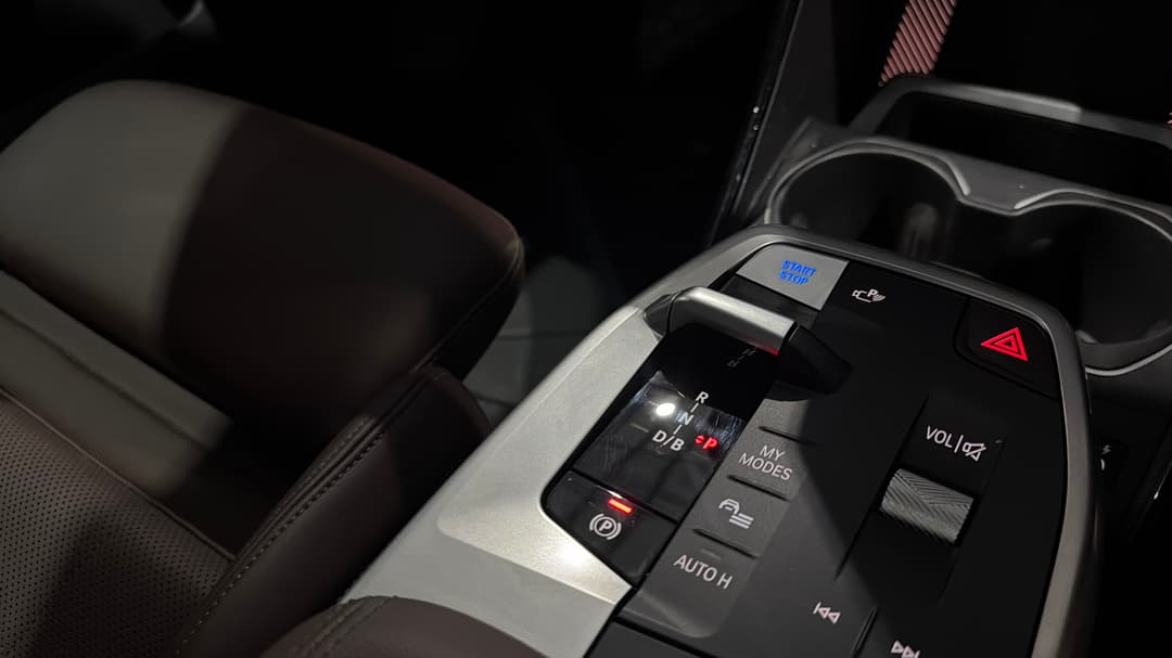 2023 BMW Ix1 xDrive30 M Sport, Automatic, 20965 km, Gear Lever 