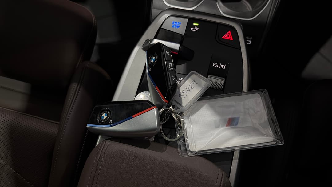 2023 BMW Ix1 xDrive30 M Sport, Automatic, 20965 km, Key Close-up