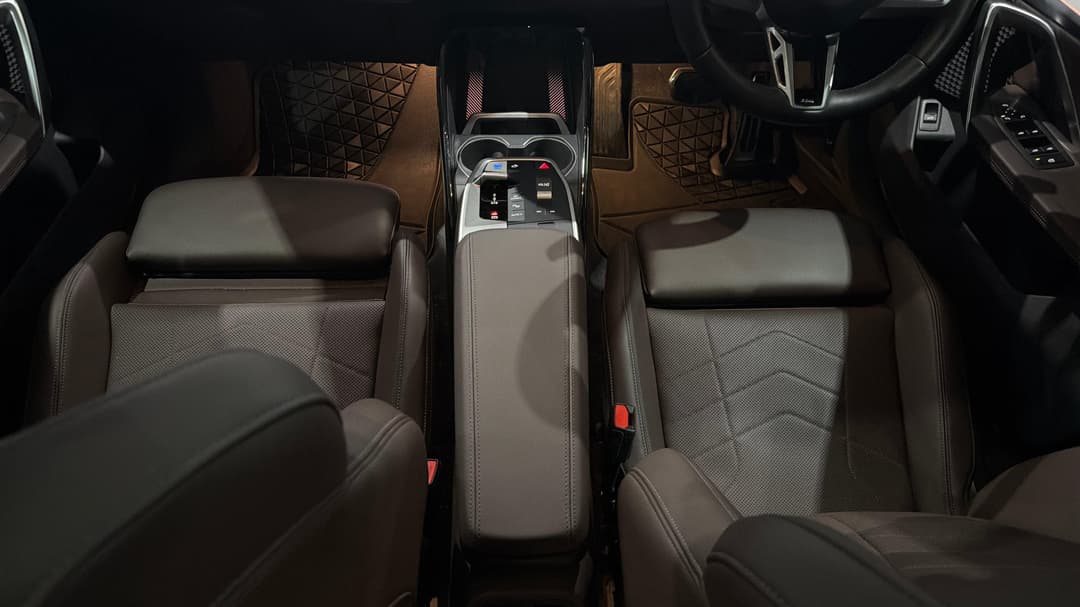 2023 BMW Ix1 xDrive30 M Sport, Automatic, 20965 km, Center Console