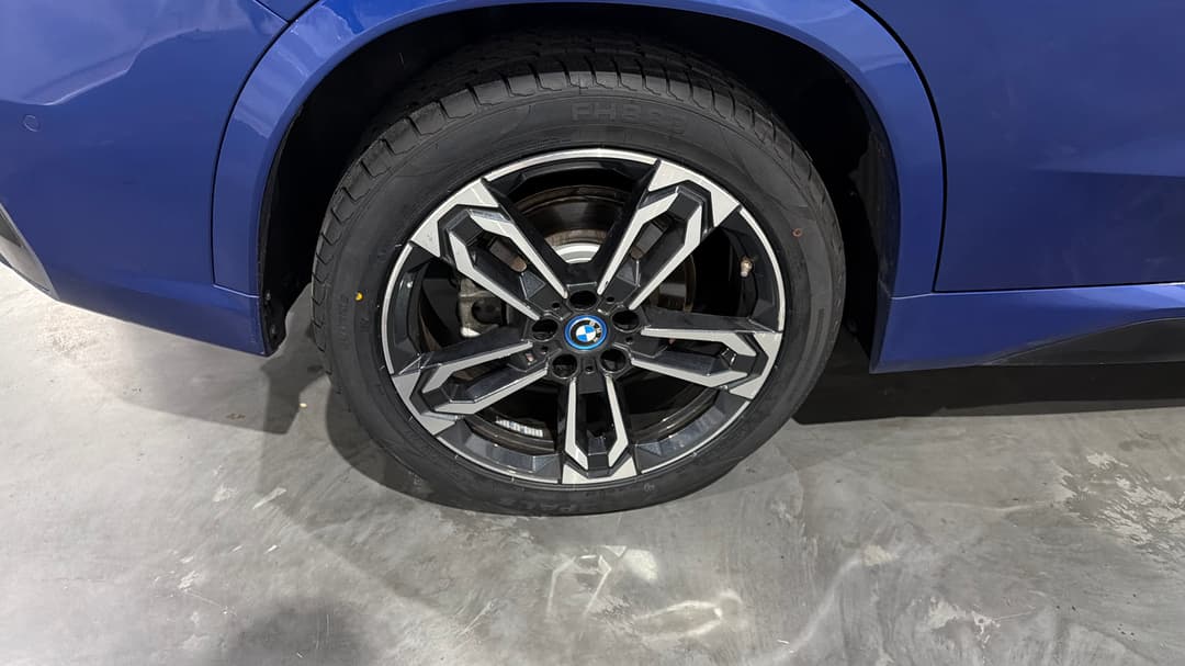 2023 BMW Ix1 xDrive30 M Sport, Automatic, 20965 km, Right Rear Wheel