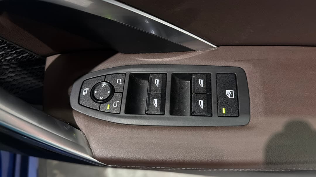 2023 BMW Ix1 xDrive30 M Sport, Automatic, 20965 km, Drivers Side Door Panel Controls
