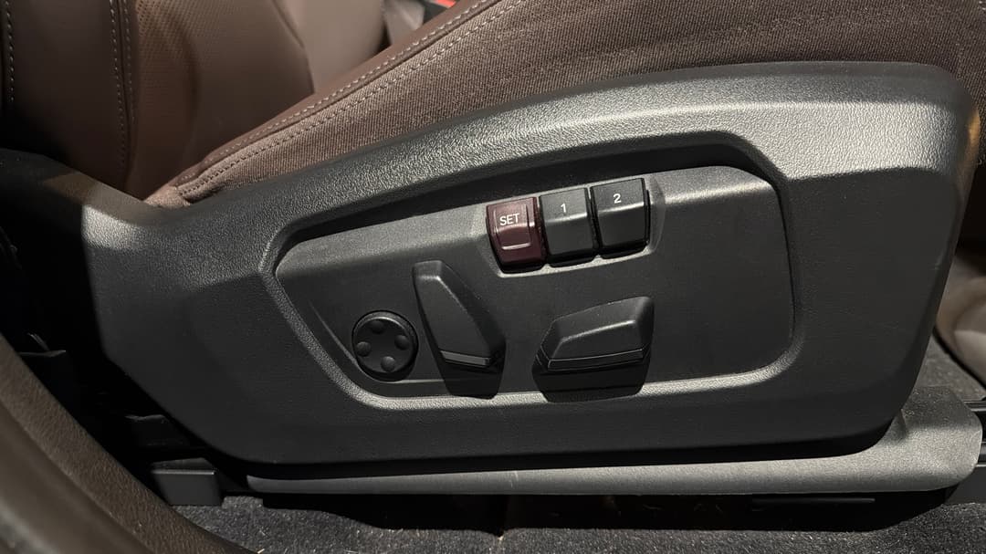 2023 BMW Ix1 xDrive30 M Sport, Automatic, 20965 km, Drivers Side Adjustment Panel