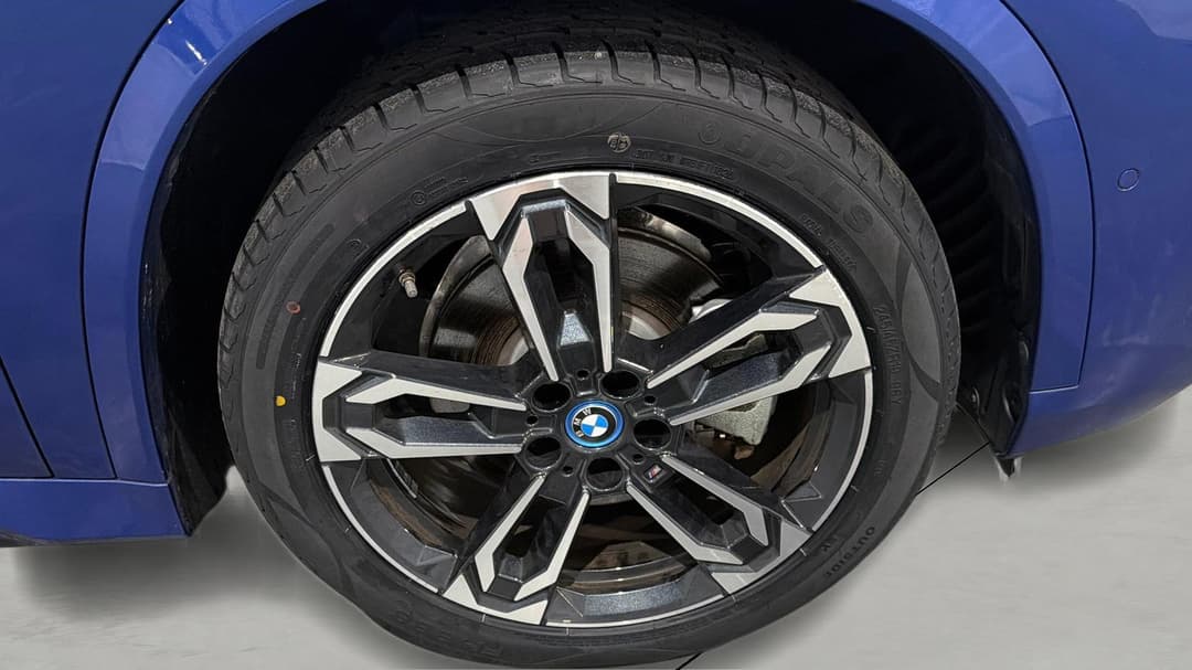 2023 BMW Ix1 xDrive30 M Sport, Automatic, 20965 km, Right Front Wheel