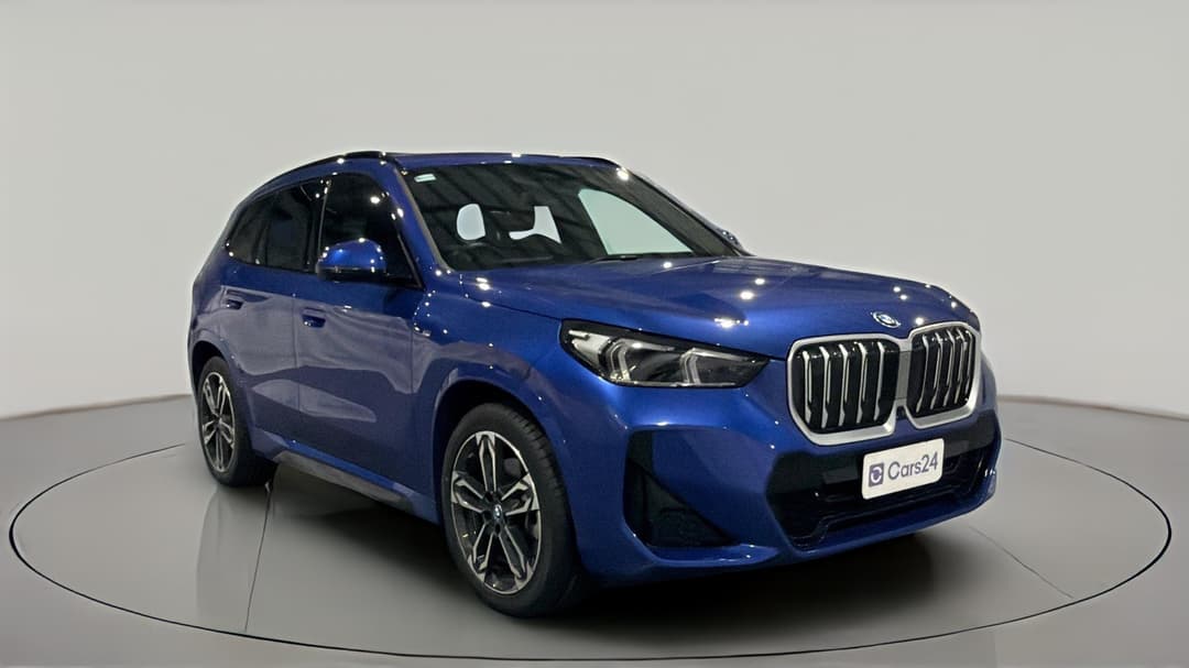 2023 BMW Ix1 xDrive30 M Sport, Automatic, 20965 km, Right Front Diagonal (45- Degree) View