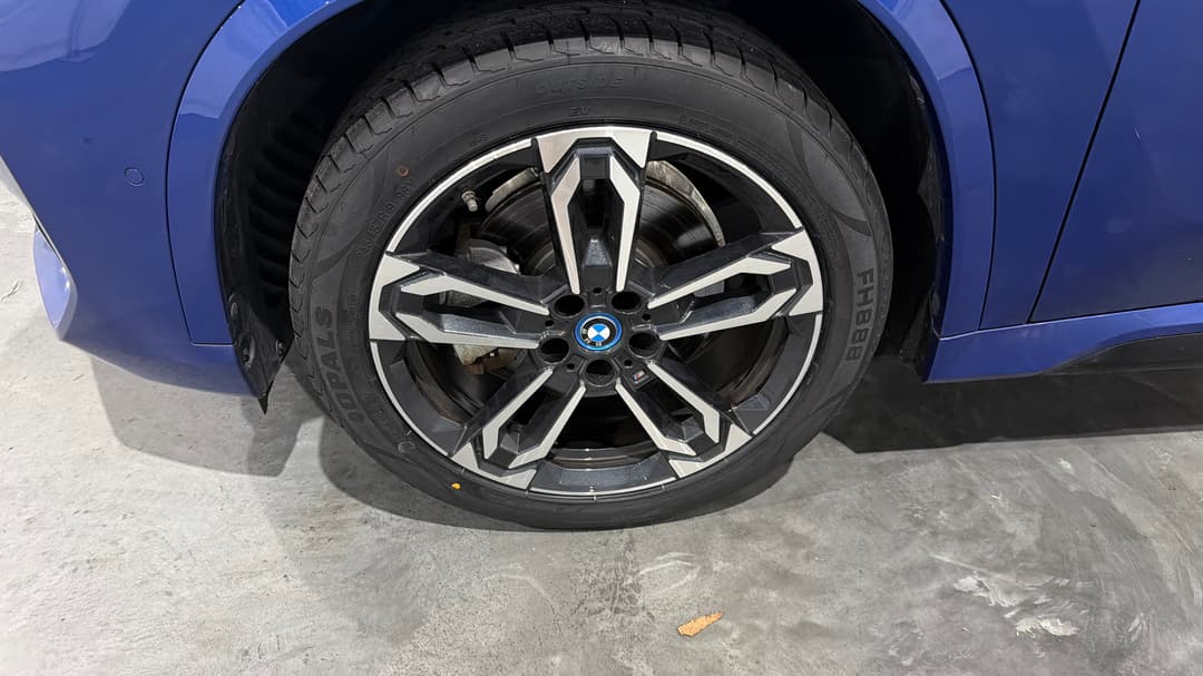 2023 BMW Ix1 xDrive30 M Sport, Automatic, 20965 km, Left Front Wheel