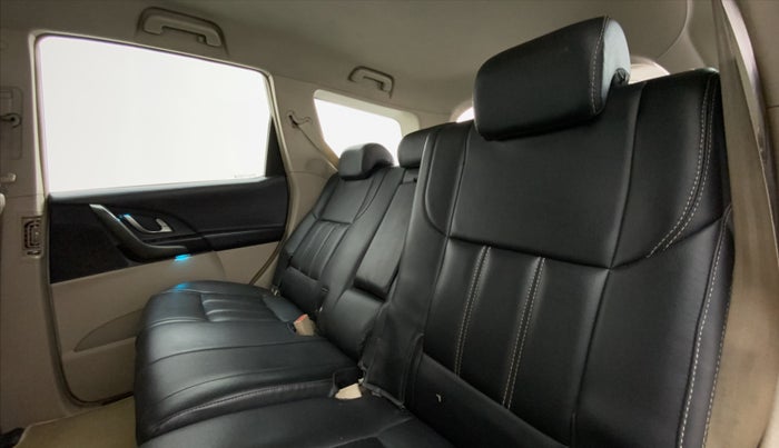 2016 Mahindra XUV500 W6 4X2, Diesel, Manual, 77,738 km, Reclining Back Row Seats