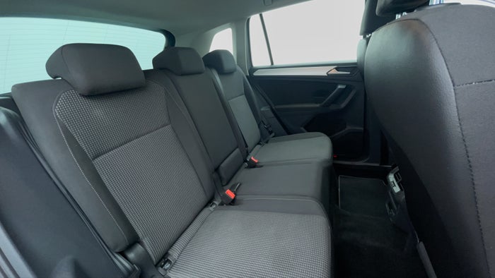 VOLKSWAGEN TIGUAN-Right Side Door Cabin View