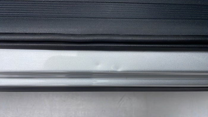 VOLKSWAGEN TIGUAN-Running Board RHS Dent
