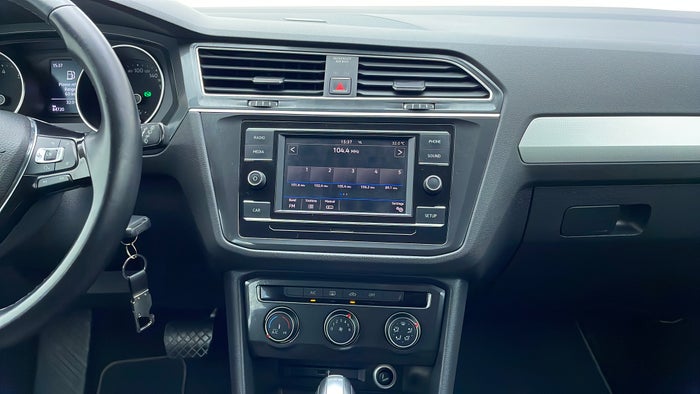 VOLKSWAGEN TIGUAN-Center Console
