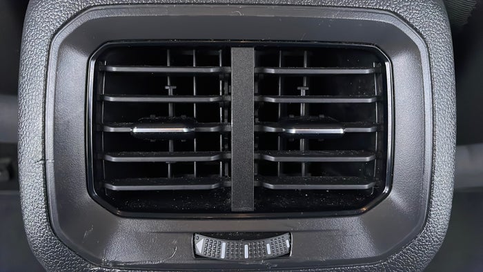 VOLKSWAGEN TIGUAN-Rear AC Vents