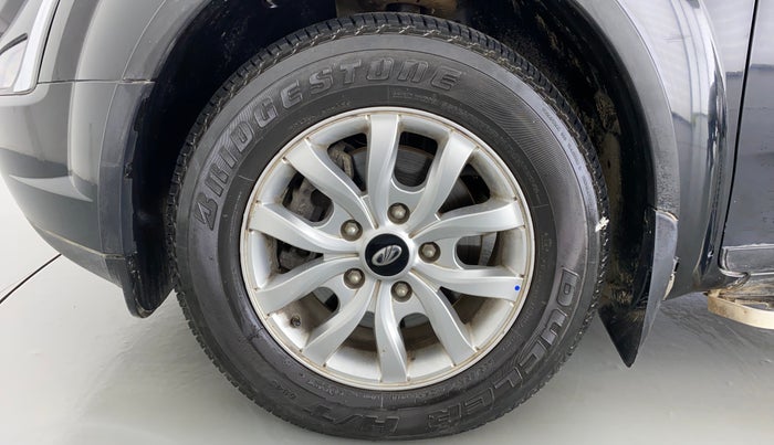 2019 Mahindra XUV500 W9, Diesel, Manual, 29,839 km, Left Front Wheel