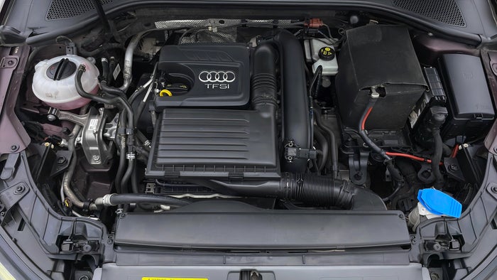 AUDI A3-Engine Bonet View