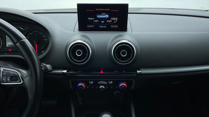 AUDI A3-Center Console