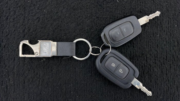RENAULT DUSTER-Key Close-up