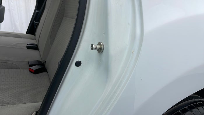 RENAULT DUSTER-Quarter Panel LHS Scratch