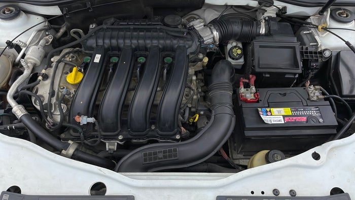 RENAULT DUSTER-Engine Bonet View