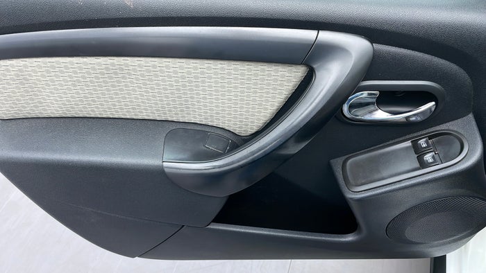 RENAULT DUSTER-Driver Side Door Panels Controls