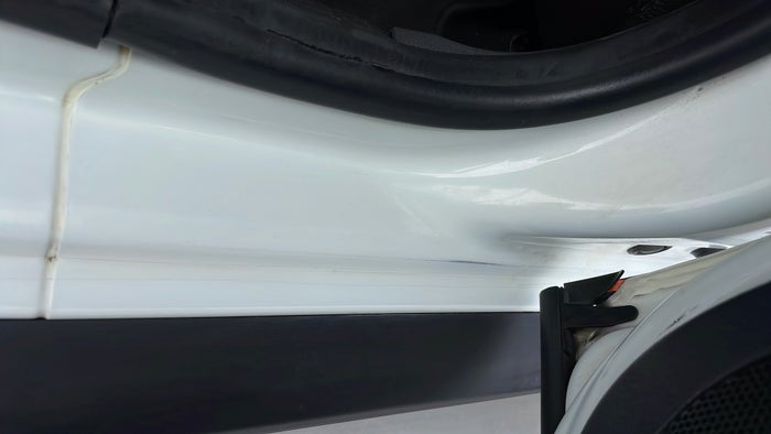 RENAULT DUSTER-Door Exterior RHS Rear Door Beading Missing/Broken