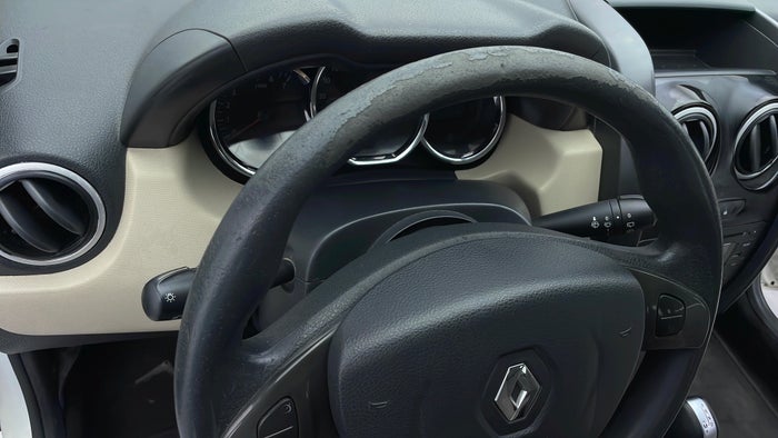 RENAULT DUSTER-Steering Wheel Trim Scratch