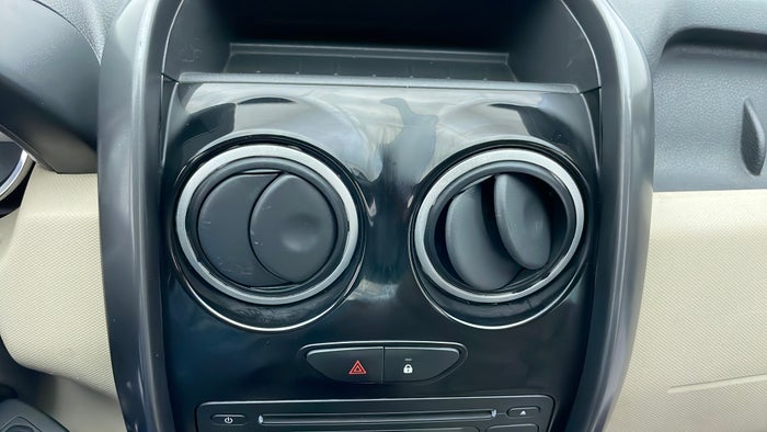 RENAULT DUSTER-Dashboard AC Vent Scratch