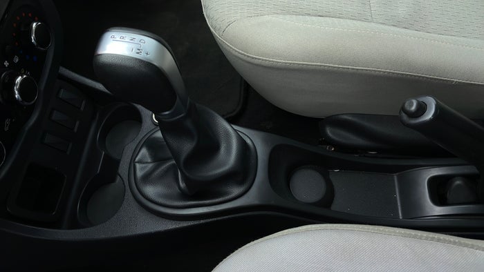 RENAULT DUSTER-Gear Lever