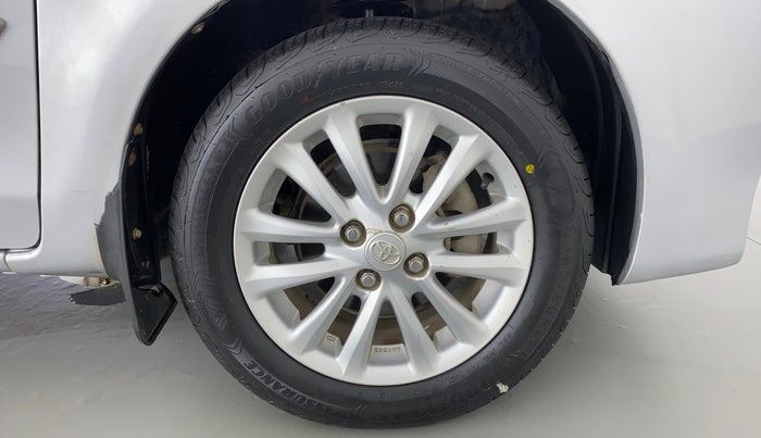 2013 Toyota Etios V SP, Petrol, Manual, 97,892 km, Right Front Wheel