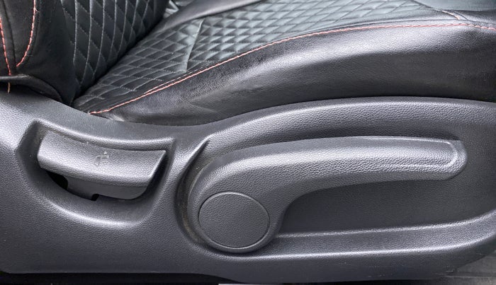 2014 Hyundai Elite i20 SPORTZ (O) 1.2, Petrol, Manual, 74,053 km, Driver Side Adjustment Panel