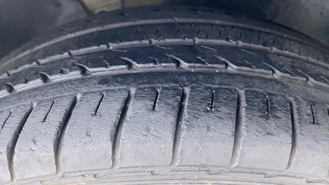 Right Front Tyre Tread