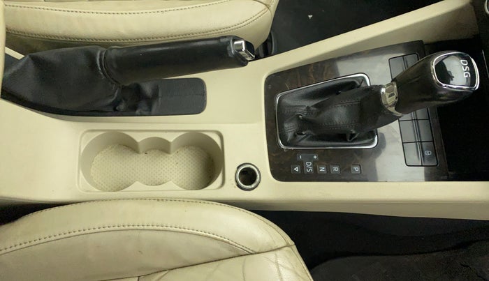 2014 Skoda Octavia ELEGANCE 1.8 TSI AT, Petrol, Automatic, 55,619 km, Gear Lever